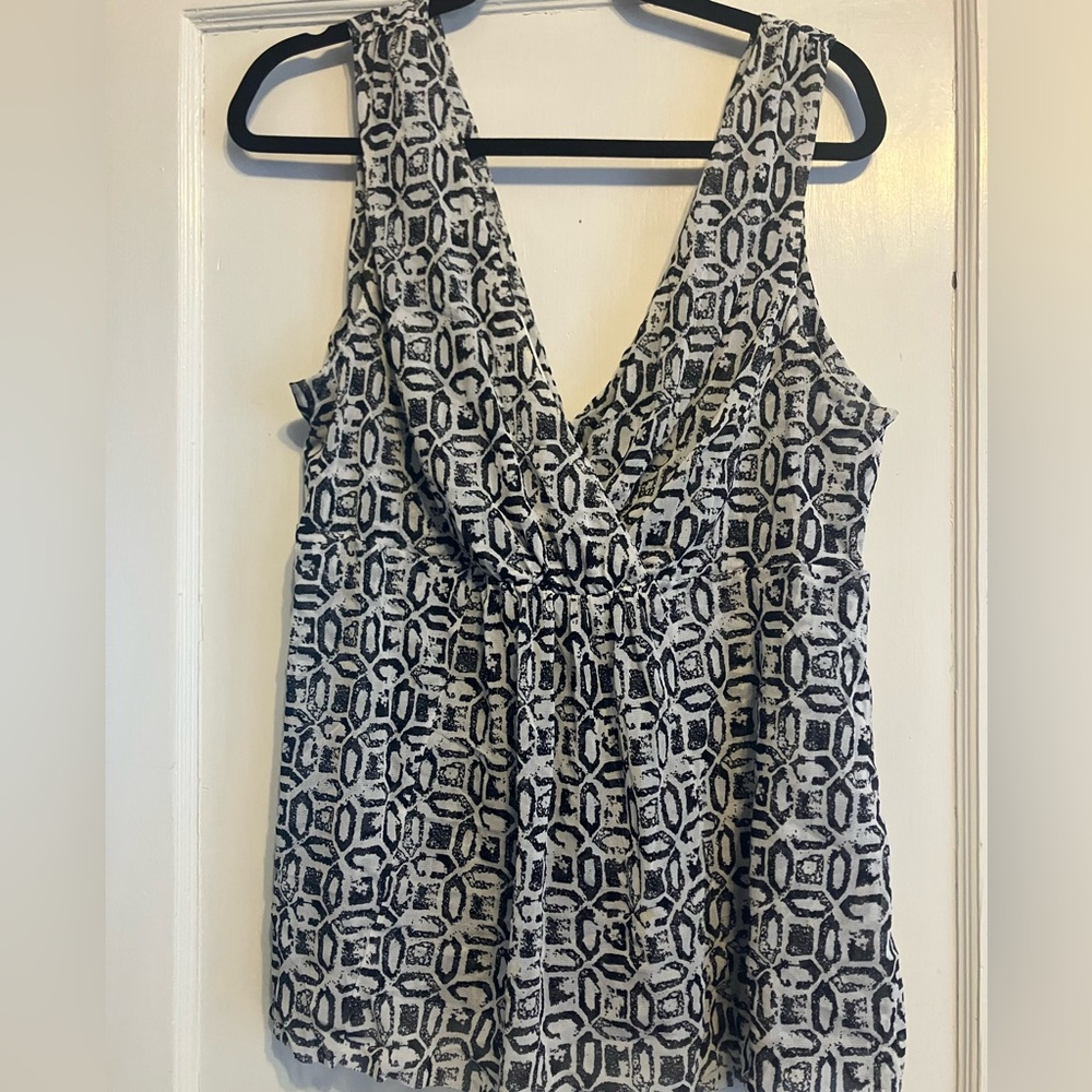 Stylish Michael Kors Black and White Patterned Women's Top
